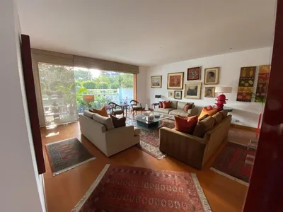 Venta de Departamento en Santiago de Surco - Lima 4 Dormitorios