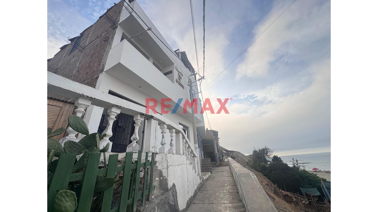 Venta De Casa-Hospedaje De 3 Pisos.