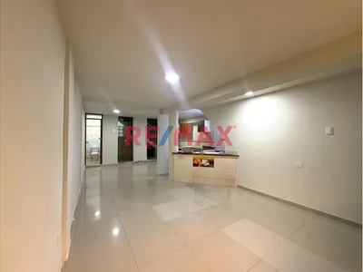 Departamento Duplex En Venta Frente A Parque - Urb La Alameda