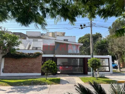 Venta de Casa en Santiago de Surco - Lima 4 Dormitorios