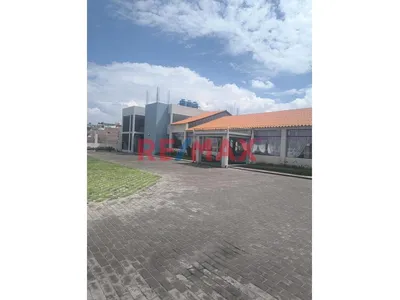 Terreno Con Local De Ventos Y Cancha Deportiva En Venta - En Plena Av. Salaverry - Socabaya