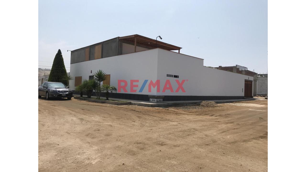 Venta De Hermosa Casa En Esquina En Punta Negra, Calle Los Corales