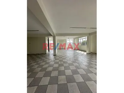 Local Amplio Y Abierto 90 M2 Los Olivos