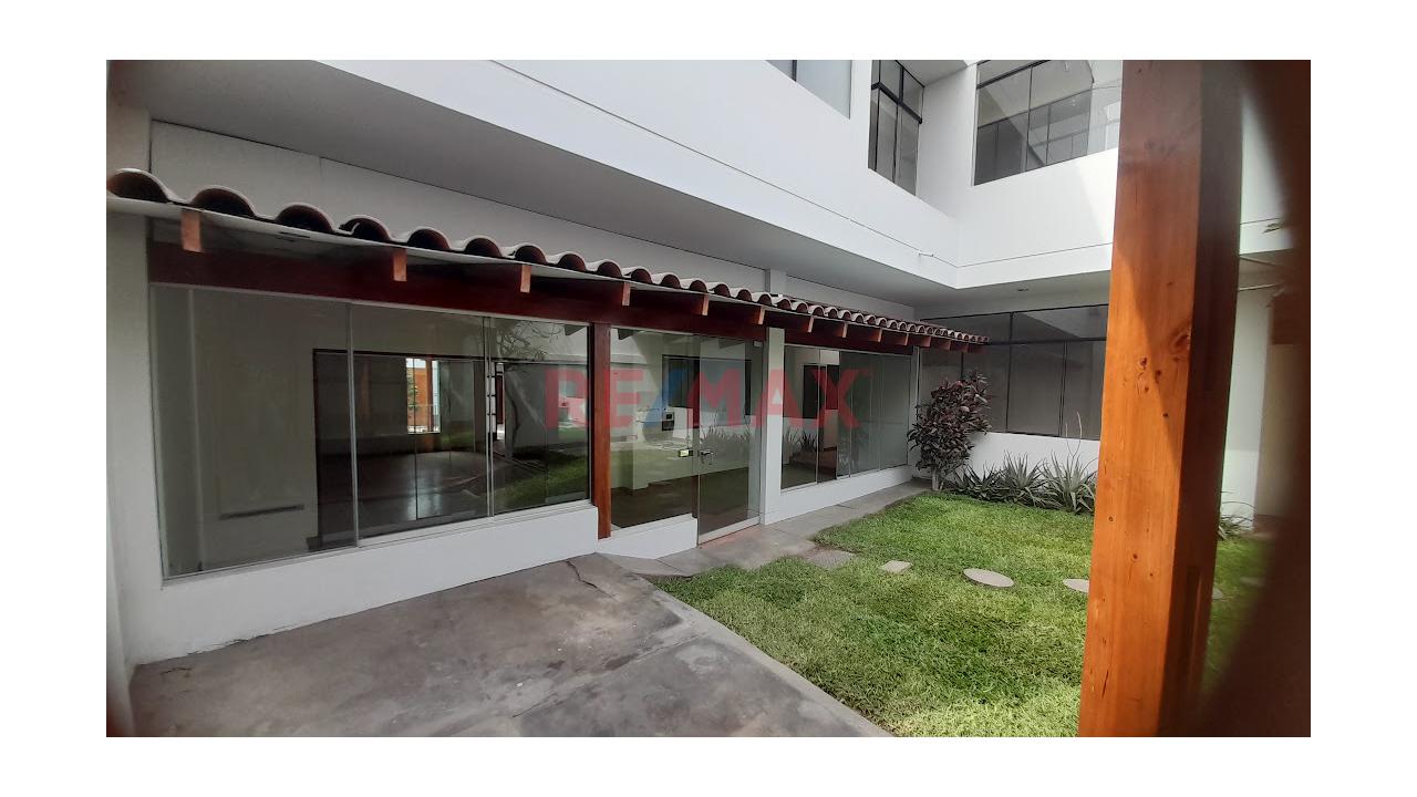 Casa De 3 Pisos Con Uso Comercial – Ideal Vivienda + Consultorios/Oficinas – Javier Prado Este, Cdra. 62 – Frente A Ibm