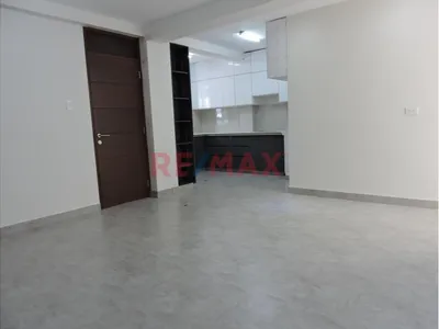 Venta De Departamento En 1Er Piso - Urb. Alameda Country Club