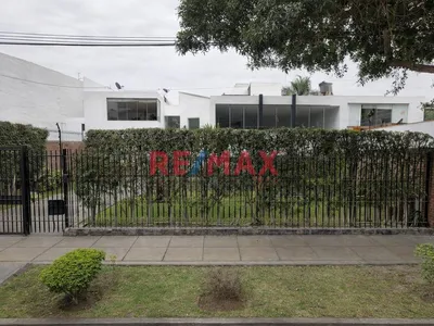Exclusiva Casa De 640 M² Con Piscina En Chacarilla Del Estanque – Ideal Residencial O Corporativo