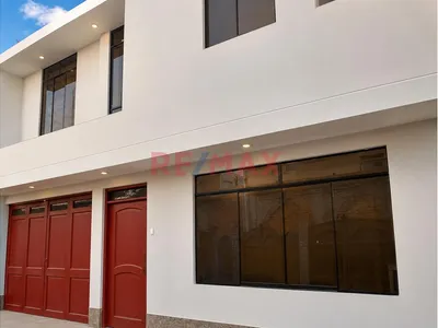 🏡 Casa De 2 Pisos En Venta | Amplios Espacios Y Excelente Ubicación En San Juan De Lurigancho