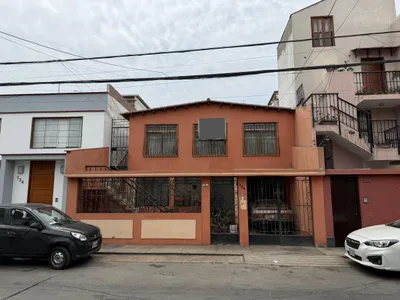 Venta de Casa en Santiago de Surco - Lima 7 Dormitorios