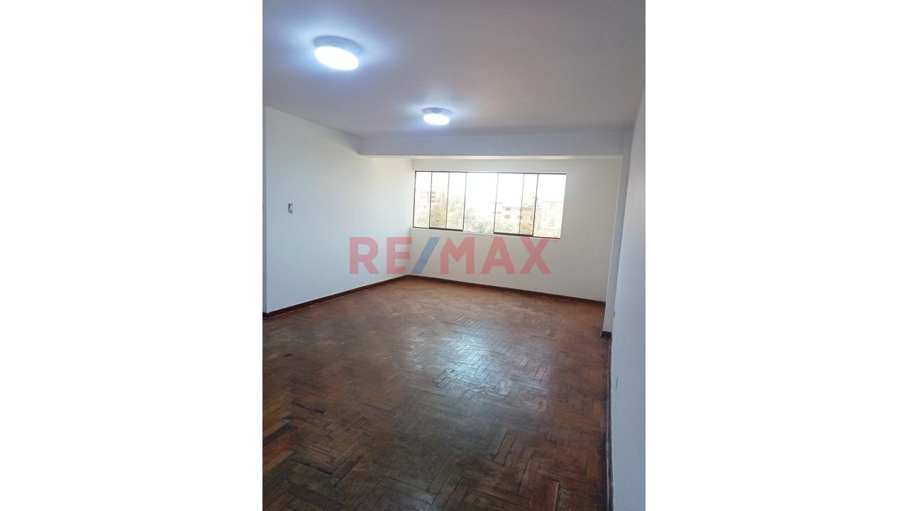 🏢 ¡Oportunidad! Departamento En 4To Piso Con Vista Externa – Av. Malecón Miguel Checa 353 – Horizonte Zárate, Sjl 🌟