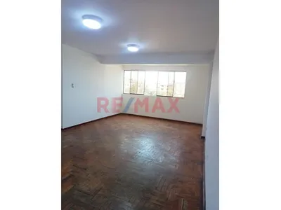 🏢 ¡Oportunidad! Departamento En 4To Piso Con Vista Externa – Av. Malecón Miguel Checa 353 – Horizonte Zárate, Sjl 🌟