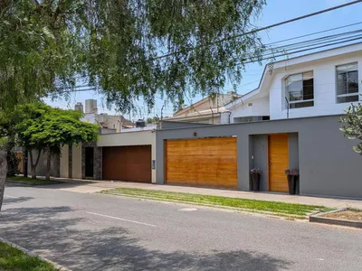 Casa en venta · Jiron Batalla de San Juan, Santiago de Surco · 362 m², 3 dorm.