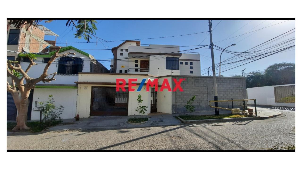 Vendo Casa En Urb Sta Maria Del Pinar   De 391 M2 Construidos