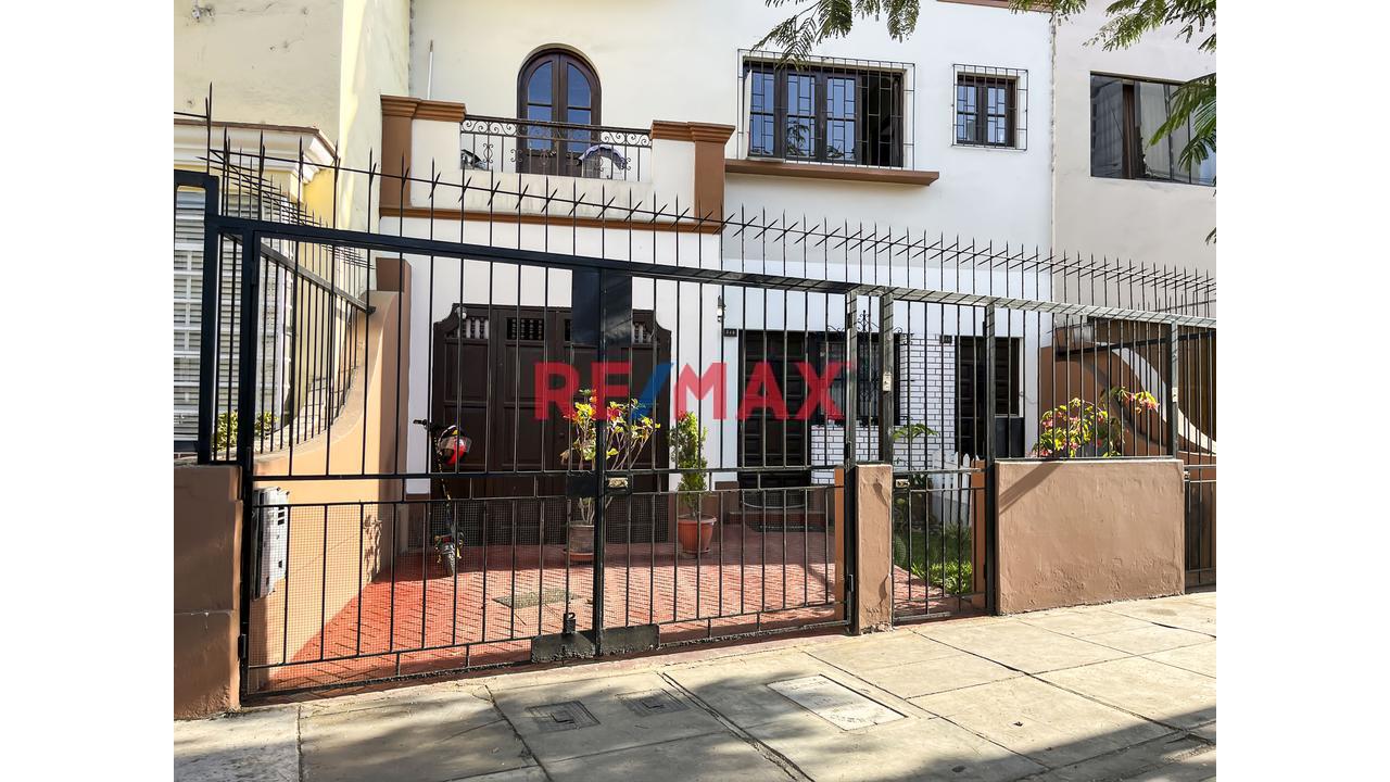 Vendo Departamento En Primer Piso De Casa En La Mejor Zona De Jesus Maria