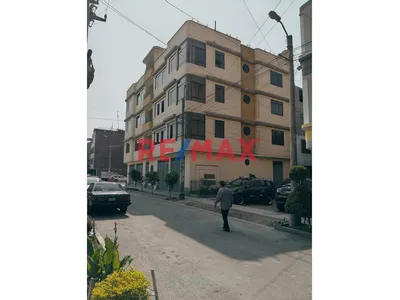 Departamento   De    103.68    M²   Frente A Parque  Piso 2