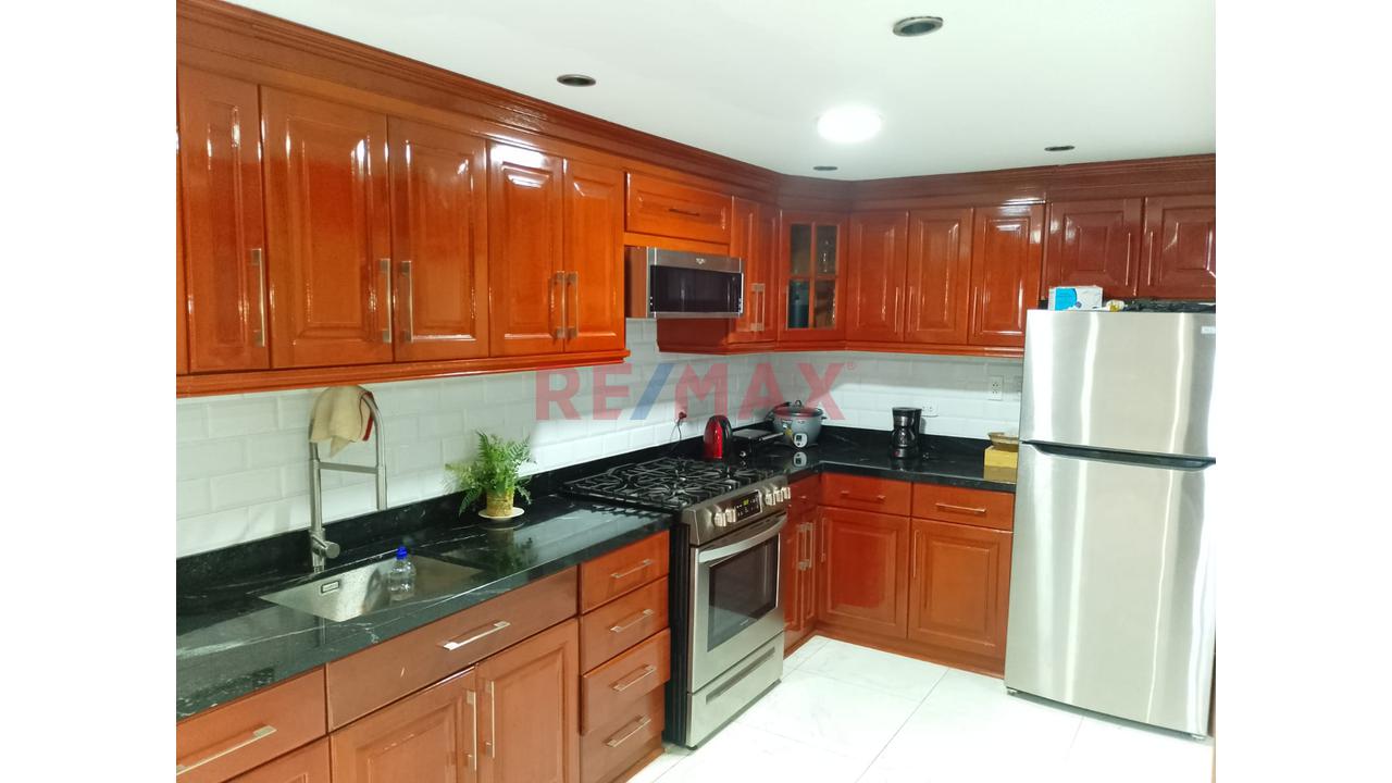 Se Vende Casa Edifico En Surco.