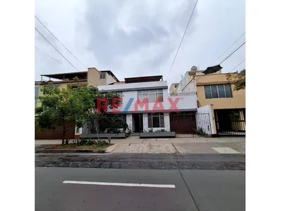 Venta Casa Como Terreno En San Borja Parametros Tres Pisos