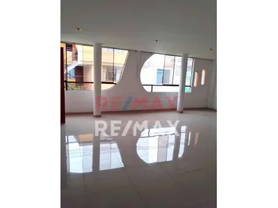 Alquiler De Oficina O Espacio Multifuncional 2° Piso | San Felipe - Comas  | 130M²