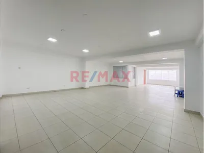 Se Alquila Local Comercial, Segundo Piso, En La Mejor Zona De Los Olivos, Av. Angélica Gamarra 653, A Media  Cuadra Del  Mercado Consac.