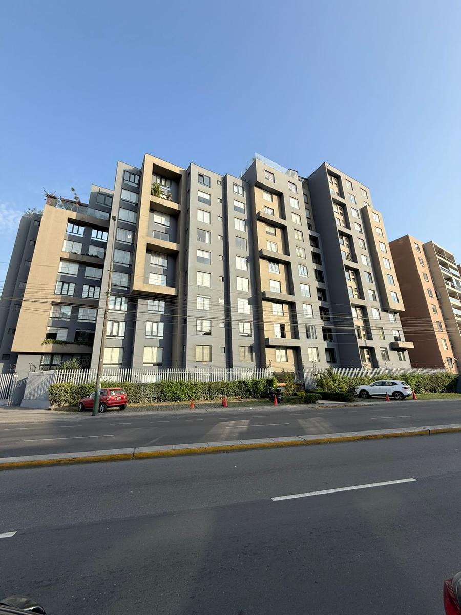 Venta de Departamento en Santiago de Surco - Lima 3 Dormitorios 