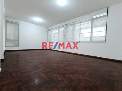 En Alquiler - Amplio Departamento En Primer Piso En Urb. San Roque - Surco