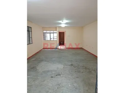 Venta Casa Saneada 3 Pisos Smp