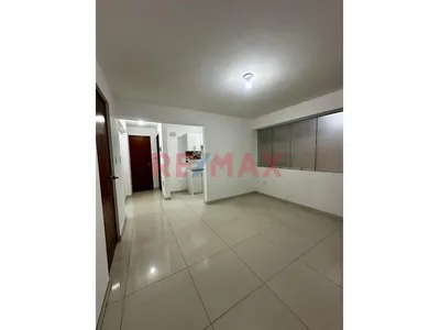 Departamento En Primer Piso, A Espaldas De La Avenida Vargas Machuca