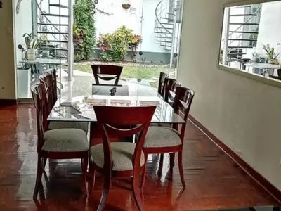 Venta de Casa en Santiago de Surco - Lima 4 Dormitorios