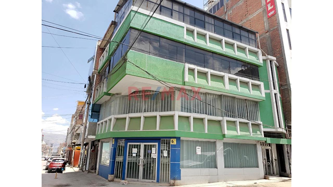 🏢 Se Alquila Local Comercial De 3 Pisos En Esquina | El Tambo — Una Ubicación Estratégica Para Empresas E Inversionistas