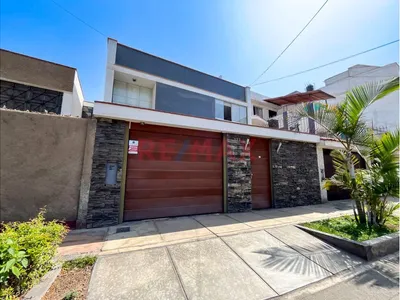 Vendo Amplia Casa De 3 Pisos Con Doble Terraza En San Miguel: 196 M²