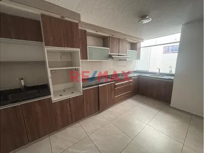 🏡 Alquilo Casa De 3 Pisos – Zona Residencial  José Luis Bustamante Y Rivero