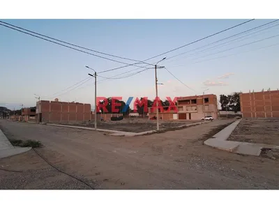 Venta Terreno-Cerca A Aeropuerto -Urb Santa Beatriz 99 Mts