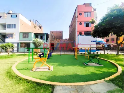 ¡Oportunidad Única! Venta De Terreno Frente A Parque  En Jr. Santa Marina, S.Mp