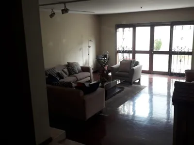 Casa en venta · Avenida Monterrico Chico 6, Santiago de Surco · 347 m², 5 dorm.
