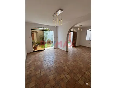 Casa Familiar En Venta En Mayorazgo 4Ta Etapa | 5 Dormitorios, Jardín Cochera Y Excelente Ubicación