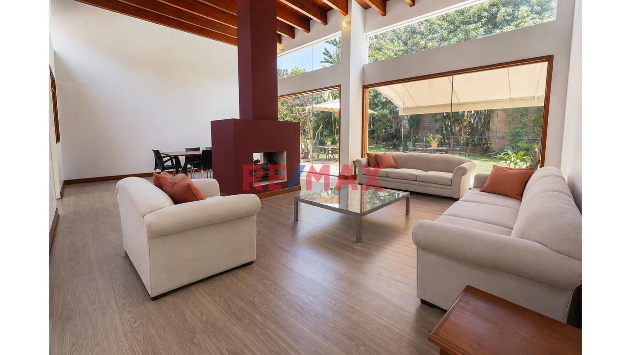 Venta De Casa Con Amplio Jardín Y Potencial De Ampliación En Condominio – La Molina