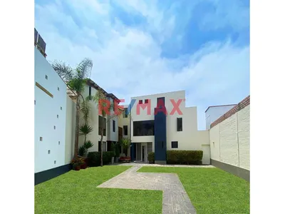 Linda Casa De 3 Niveles