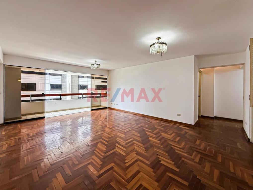 Venta de Departamento en Santiago de Surco - Lima 3 Dormitorios 