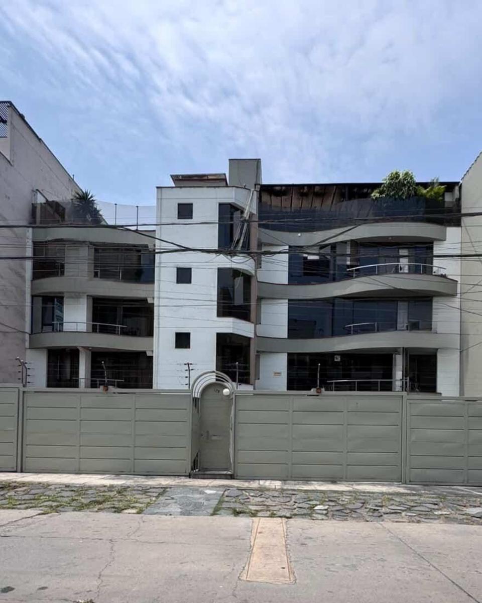 Venta de Departamento en Santiago de Surco - Lima 3 Dormitorios 