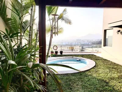 Venta de Casa en Santiago de Surco - Lima 4 Dormitorios