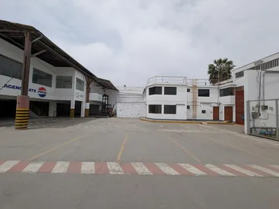 Venta de Local Comercial en Ate - Lima 0 Dormitorio 