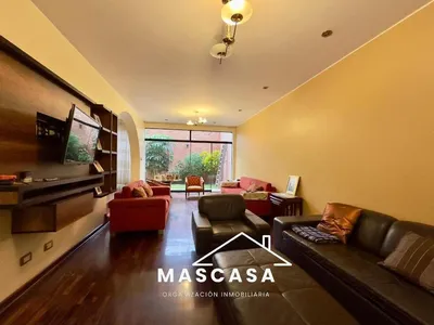 Casa en venta · La Castellana, Santiago de Surco · 356 m², 5 dorm.