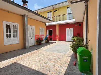 Local Comercial En Alquiler En Zona Altamente Transitada