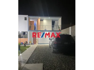 ¡Inversión Inteligente! En La Encalada: Casa De 3 Pisos Con Parámetros Para Ampliar  - $149,000