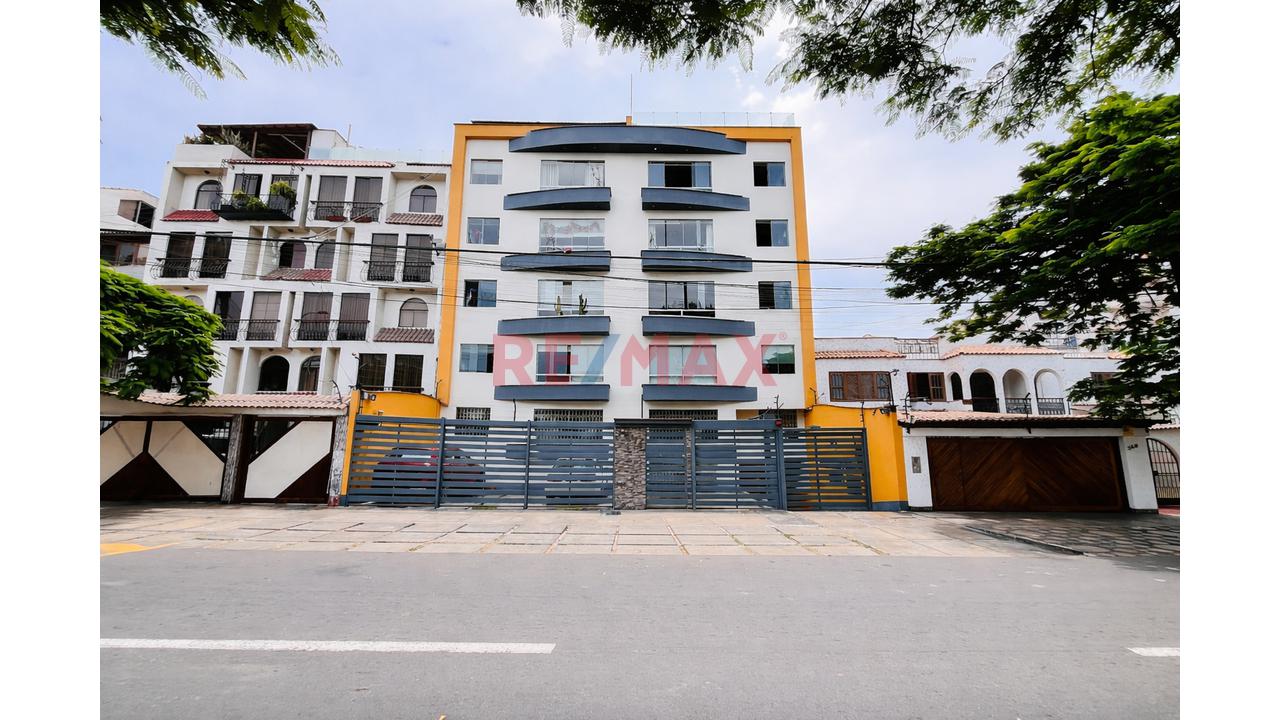 Se Vende Amplio Departamento Dúplex, En Av. Surco – Santiago De Surco