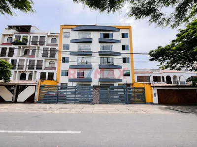 Se Vende Amplio Departamento Dúplex, En Av. Surco – Santiago De Surco