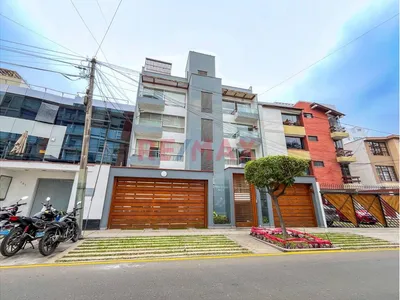 Alquiler De Departamento En San Borja - 140M2 Mas 2 Estacionamentos