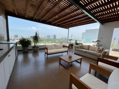 Venta de Departamento en Santiago de Surco - Lima 4 Dormitorios