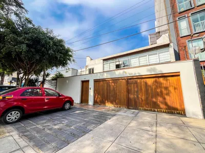 Venta de Casa en Miraflores - Lima 10 Dormitorios