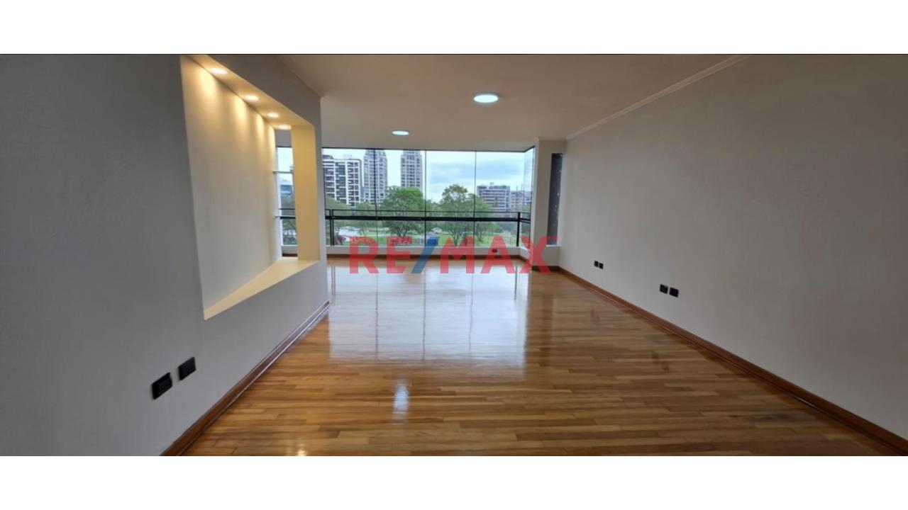 Venta De Exclusivo Departamento En San Isidro – Vista Al Golf