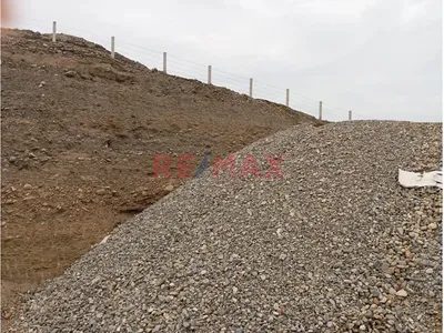 Se Vende Terreno De 10.000 M2 En Las Brisas De Huanchaco A 140.000 Dólares